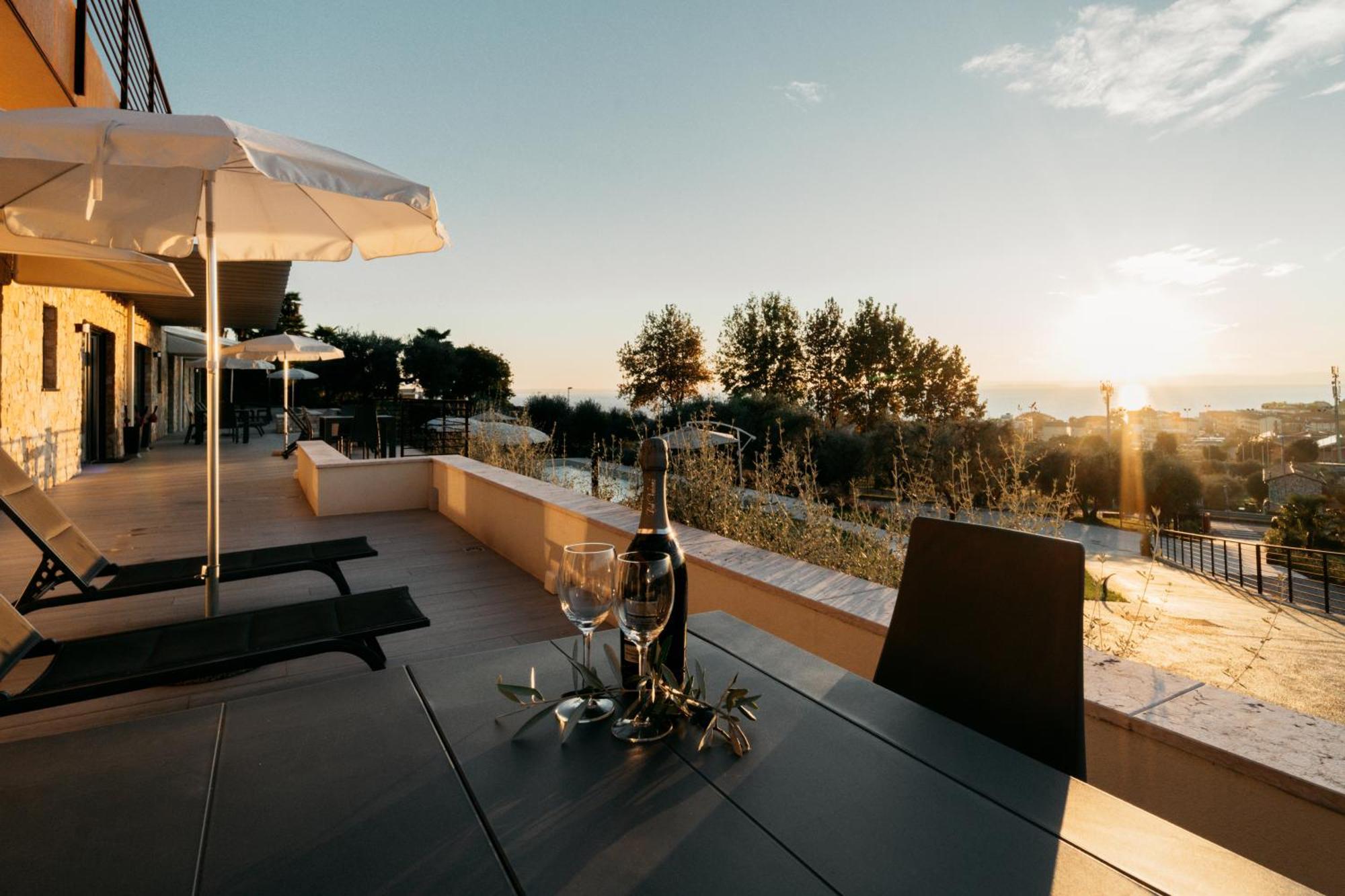 Apartments Monsurei, Lake View バルドリーノ エクステリア 写真